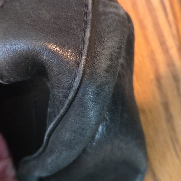 Ellington Barrel Shape Black Shoulder Bag - Picture 10 of 11